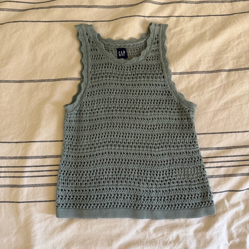 GAP crochet tank